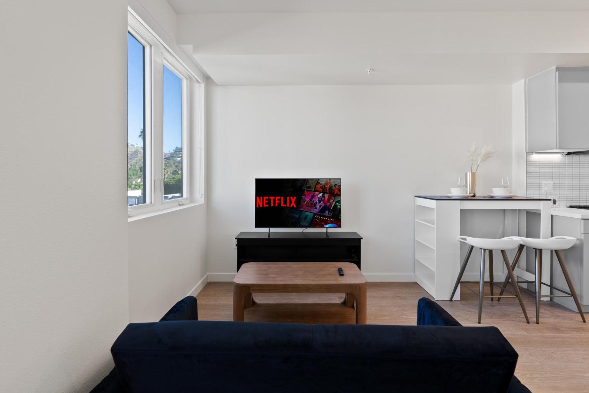 Bright Studio On Sunset Blvd, Free Parking, Gym, And Pool Los Angeles Buitenkant foto